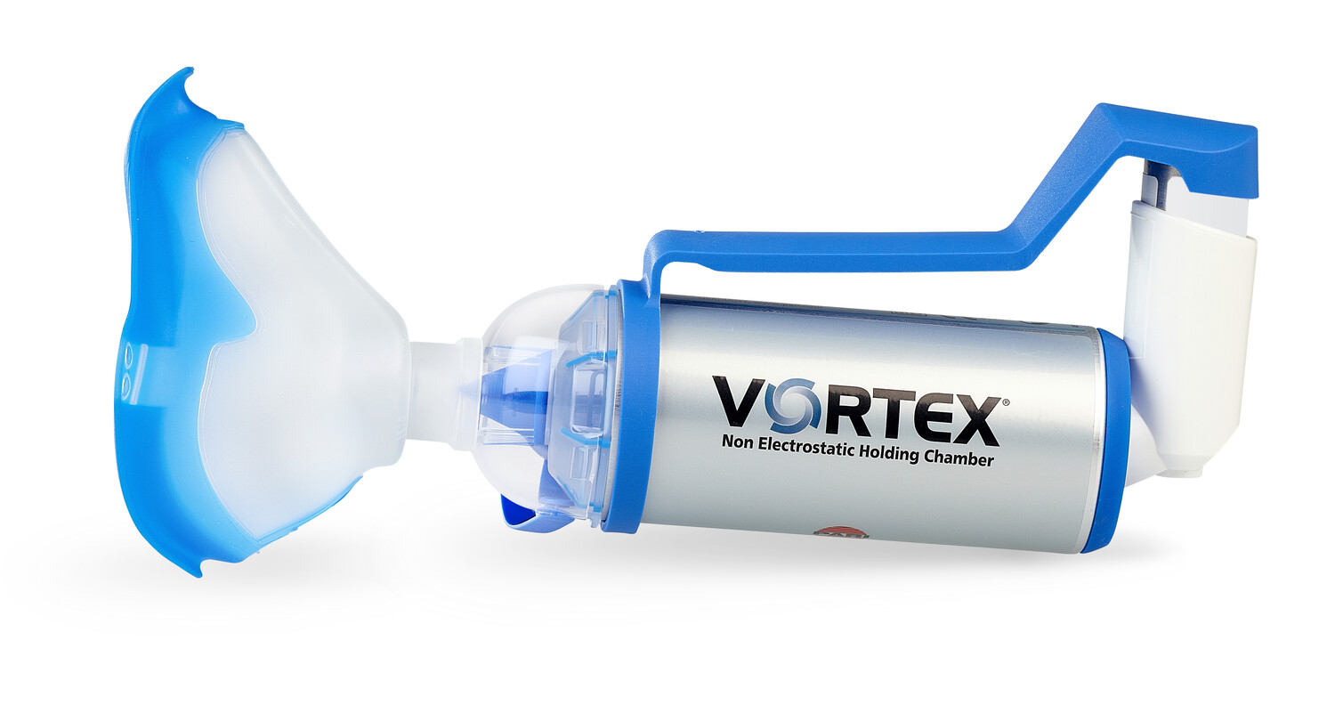 En Vortex ikke-elektrostatisk holdingkammer med en blå ansigtsmaske og inhalator-tilslutning.