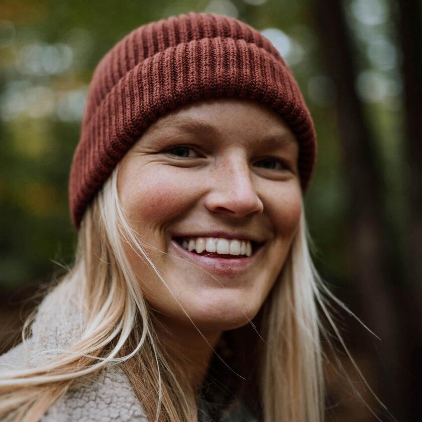 Glad-sund-ung-nordisk-kvinde