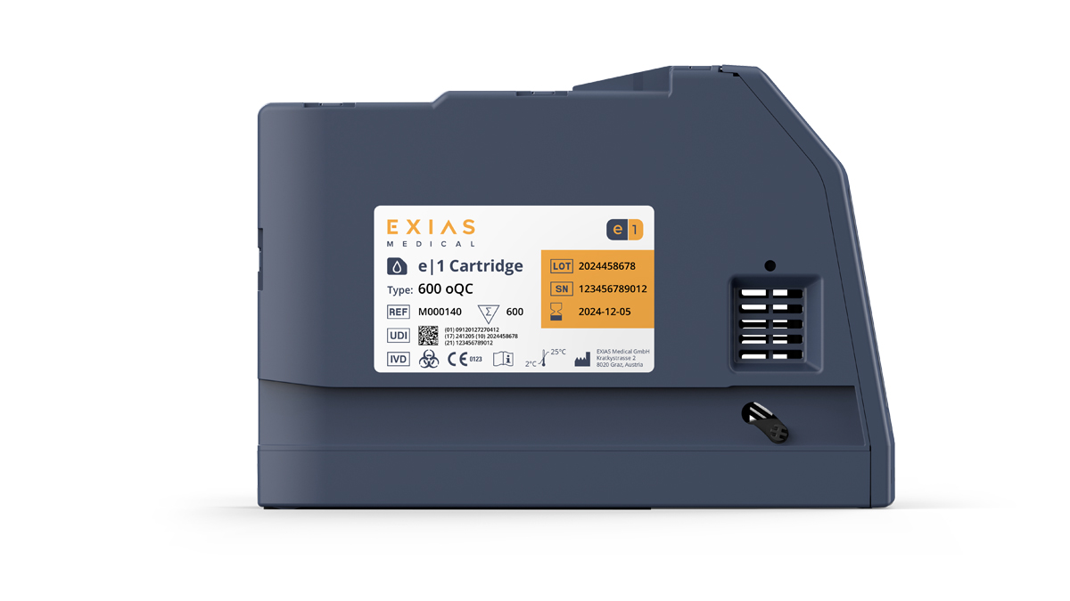 Grå EXIAS Medical e|1 Patron med produktetiket, batchnummer, serienummer og udløbsdato synlige.