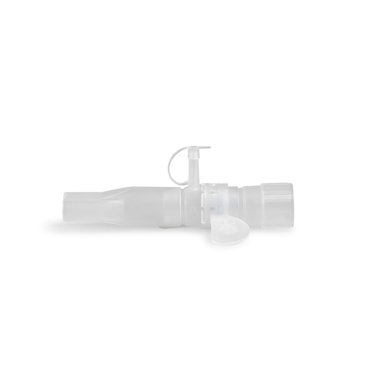 En gennemsigtig medicinsk vejrtrækningsventil, sandsynligvis til respirator- eller ventilatorbrug, vist på en hvid baggrund.