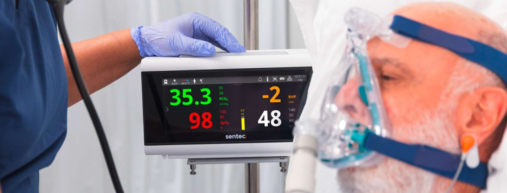 Ældre-mand-hospital-transkutan-CO₂-og-SpO₂-overvågning