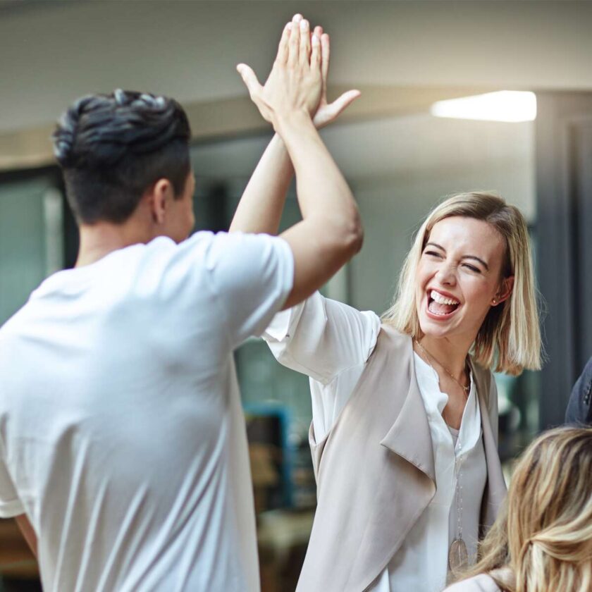 Glade-kolleger-høj-fem